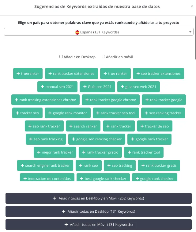 Modal Sugerencias de Keywords: selector España (131 Keywords), casillas Desktop y móvil, chips de keywords y botones para añadir todas en desktop, móvil o ambos.
